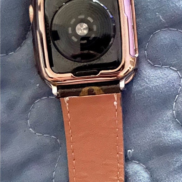 14k gold plated apple smart watch with Louis Vuitton leather band - Picture 4 of 4